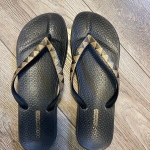 Ipanema flip flops size 9